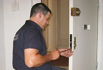 Little Village Locksmith Store Fort Lauderdale, FL 954-364-3662 - locks-change-6